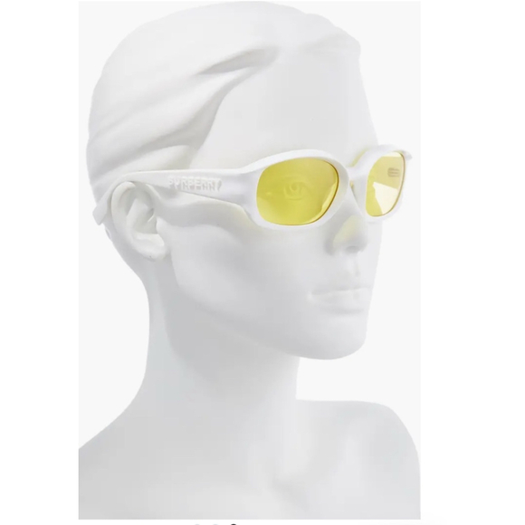 Burberry 56mm‎ Oval Sunglasses
White Yellow - Picture 1 of 3